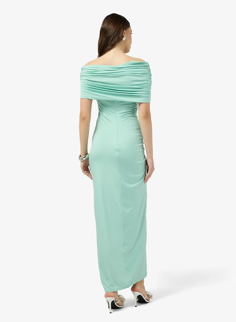 جينجر فستان بتصميم كتف ساقط غير متماثل ودرابيه